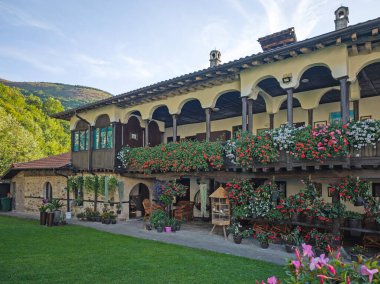 Sırbistan 'ın Ortaçağ Temski manastırının panoramik manzarası Aziz George, Pirot Bölgesi