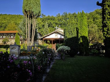 Sırbistan 'ın Ortaçağ Temski manastırının panoramik manzarası Aziz George, Pirot Bölgesi