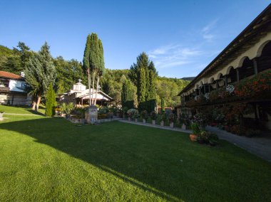 Sırbistan 'ın Ortaçağ Temski manastırının panoramik manzarası Aziz George, Pirot Bölgesi