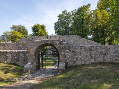 Güney ve Doğu Sırbistan 'ın Pirot kentinde tarihi Momchilo kasabasının kalıntıları