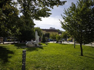 PIROT, SERBIA - 21 Eylül 2024: Güney ve Doğu Sırbistan 'ın Pirot kentinin inanılmaz manzarası