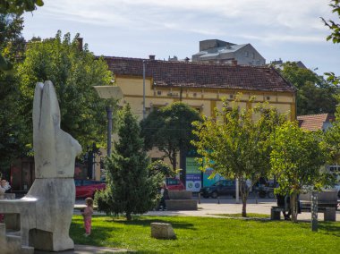 PIROT, SERBIA - 21 Eylül 2024: Güney ve Doğu Sırbistan 'ın Pirot kentinin inanılmaz manzarası