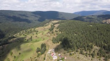 Bulgaristan 'ın Filibe Bölgesi, Otantik 19. yüzyıl evleriyle Lilkovo Köyü' nün inanılmaz manzarası