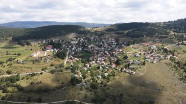 Bulgaristan 'ın Filibe Bölgesi, Otantik 19. yüzyıl evleriyle Lilkovo Köyü' nün inanılmaz manzarası