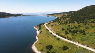 Belmeken Barajı 'nın Havadan Yaz manzarası, Rila dağı, Bulgaristan