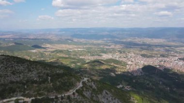 Bulgaristan 'ın Blagoevgrad bölgesinin Gotse Delchev kentinin hava manzarası