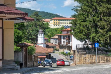 ELENA, BULGARIA - 09 Temmuz 2023: Bulgaristan 'ın tarihi Elena kenti, Veliko Tarnovo Bölgesi Panoraması