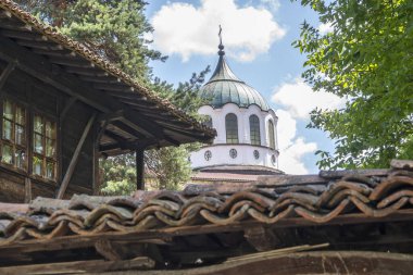 ELENA, BULGARIA - 09 Temmuz 2023: Bulgaristan 'ın tarihi Elena kenti, Veliko Tarnovo Bölgesi Panoraması