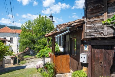 ELENA, BULGARIA - 09 Temmuz 2023: Bulgaristan 'ın tarihi Elena kenti, Veliko Tarnovo Bölgesi Panoraması