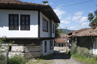 ELENA, BULGARIA - 09 Temmuz 2023: Bulgaristan 'ın tarihi Elena kenti, Veliko Tarnovo Bölgesi Panoraması