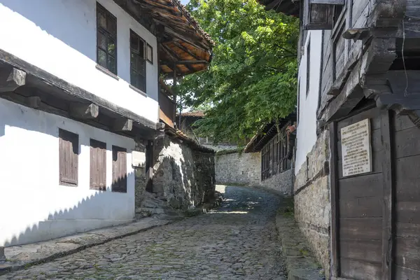 ELENA, BULGARIA - 09 Temmuz 2023: Bulgaristan 'ın tarihi Elena kenti, Veliko Tarnovo Bölgesi Panoraması