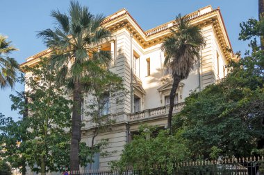 GÜZEL, FRANCE - 25 Ocak 2024: Nice, Provence Alpes-Cote d 'Azur, Francev' in sahil caddesinin gün batımı panoramik manzarası