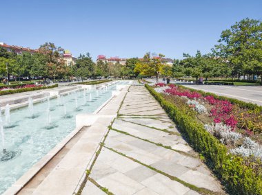 SOFYA, BULGARIA - Ekim 01, 2024: Bulgaristan 'ın Ulusal Kültür Sarayı çevresindeki Sofya Şehri' nin inanılmaz manzarası