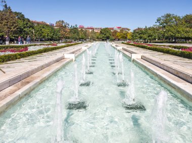 SOFYA, BULGARIA - Ekim 01, 2024: Bulgaristan 'ın Ulusal Kültür Sarayı çevresindeki Sofya Şehri' nin inanılmaz manzarası