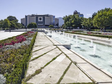 SOFYA, BULGARIA - Ekim 01, 2024: Bulgaristan 'ın Ulusal Kültür Sarayı çevresindeki Sofya Şehri' nin inanılmaz manzarası
