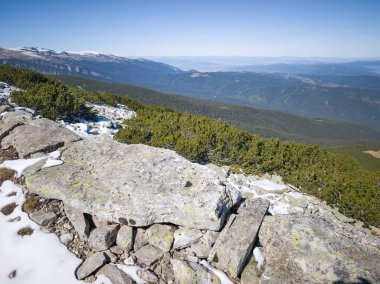 Rila Dağı 'nın Mechit yakınlarındaki muhteşem sonbahar manzarası ve Popova Kapa zirveleri, Bulgaristan