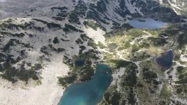 Bulgaristan 'ın Banderitsa Nehri etrafındaki Pirin Dağı' nın şaşırtıcı hava manzarası