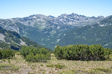 The Dead ve The Fish Lakes, Bulgaristan yakınlarındaki Rila Dağı 'nın İnanılmaz Yaz Manzarası