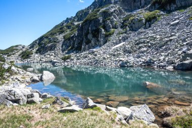 The Dead ve The Fish Lakes, Bulgaristan yakınlarındaki Rila Dağı 'nın İnanılmaz Yaz Manzarası