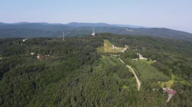 Bulgaristan 'ın Filibe Bölgesi, Rhodopes Dağı' ndaki Koprivkite bölgesinin havadan yaz manzarası