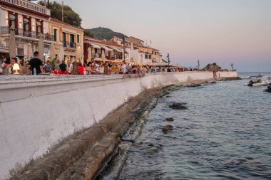 PARGA, GREECE - 5 Ağustos 2024: Parga, Epirus, Yunanistan 'ın şaşırtıcı Günbatımı manzarası