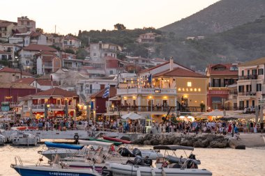 PARGA, GREECE - 5 Ağustos 2024: Parga, Epirus, Yunanistan 'ın şaşırtıcı Günbatımı manzarası