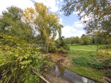 Bulgaristan 'ın Sofya kentindeki South Park' ın şaşırtıcı sonbahar manzarası