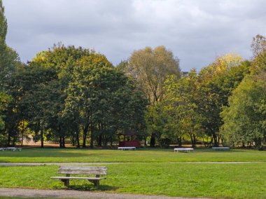 Bulgaristan 'ın Sofya kentindeki South Park' ın şaşırtıcı sonbahar manzarası