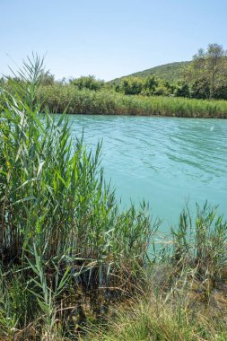 Ammoudia Köyü, Epirus, Yunanistan 'daki Acheron nehrinin ağzının muhteşem manzarası