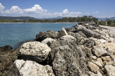 Ammoudia Köyü, Epirus, Yunanistan 'daki Acheron nehrinin ağzının muhteşem manzarası