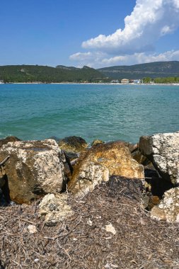 Ammoudia Köyü, Epirus, Yunanistan 'daki Acheron nehrinin ağzının muhteşem manzarası