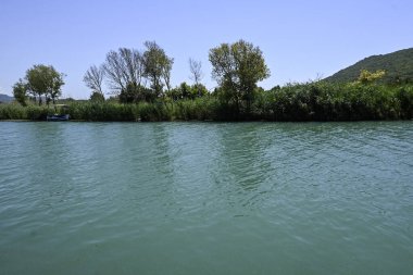 Ammoudia Köyü, Epirus, Yunanistan 'daki Acheron nehrinin ağzının muhteşem manzarası