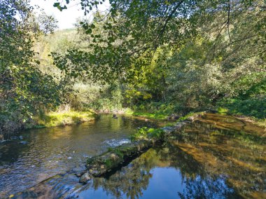 Sonbahar manzara Iskar Nehri yakınındaki Pancharevo Gölü, Sofya şehir bölge, Bulgaristan