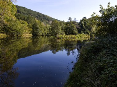 Sonbahar manzara Iskar Nehri yakınındaki Pancharevo Gölü, Sofya şehir bölge, Bulgaristan