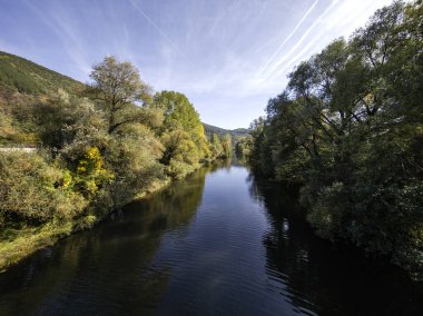 Sonbahar manzara Iskar Nehri yakınındaki Pancharevo Gölü, Sofya şehir bölge, Bulgaristan