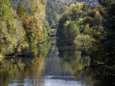Sonbahar manzara Iskar Nehri yakınındaki Pancharevo Gölü, Sofya şehir bölge, Bulgaristan