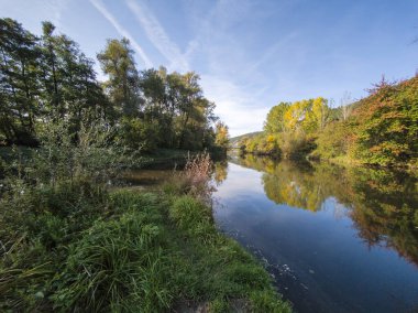 Sonbahar manzara Iskar Nehri yakınındaki Pancharevo Gölü, Sofya şehir bölge, Bulgaristan