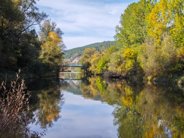 Sonbahar manzara Iskar Nehri yakınındaki Pancharevo Gölü, Sofya şehir bölge, Bulgaristan
