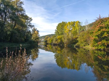 Sonbahar manzara Iskar Nehri yakınındaki Pancharevo Gölü, Sofya şehir bölge, Bulgaristan