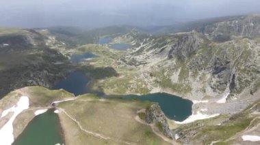 Bulgaristan 'ın Yedi Rila Gölü yakınlarındaki Rila Dağı' nın şaşırtıcı hava manzarası