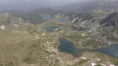 Bulgaristan 'ın Yedi Rila Gölü yakınlarındaki Rila Dağı' nın şaşırtıcı hava manzarası