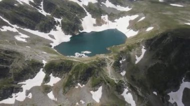 Bulgaristan 'ın Yedi Rila Gölü yakınlarındaki Rila Dağı' nın şaşırtıcı hava manzarası