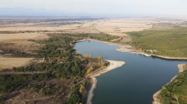 Bulgaristan 'ın Filibe Bölgesi' nin Asenovgrad kenti yakınlarındaki Kırk Yay Baraj Havzası manzarası