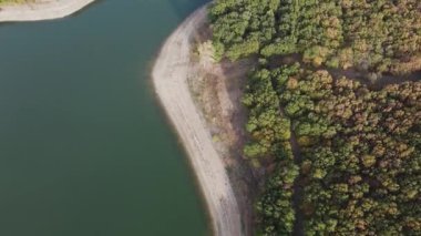 Bulgaristan 'ın Filibe Bölgesi' nin Asenovgrad kenti yakınlarındaki Kırk Yay Baraj Havzası manzarası
