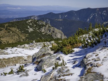 Rila Dağı 'nın Mechit yakınlarındaki muhteşem sonbahar manzarası ve Popova Kapa zirveleri, Bulgaristan