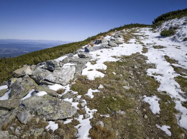 Rila Dağı 'nın Mechit yakınlarındaki muhteşem sonbahar manzarası ve Popova Kapa zirveleri, Bulgaristan