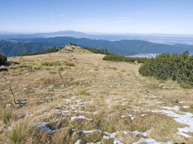 Rila Dağı 'nın Mechit yakınlarındaki muhteşem sonbahar manzarası ve Popova Kapa zirveleri, Bulgaristan