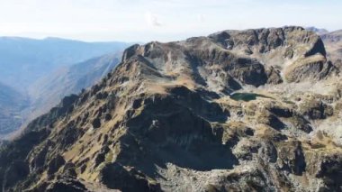 Bulgaristan 'ın Malyovitsa zirvesi yakınlarındaki Rila Dağı' nın şaşırtıcı sonbahar manzarası