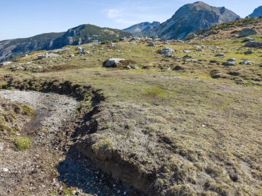 Bulgaristan 'ın Malyovitsa Gölleri yakınlarındaki Rila Dağı' nın şaşırtıcı sonbahar manzarası