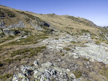 Bulgaristan 'ın Malyovitsa Gölleri yakınlarındaki Rila Dağı' nın şaşırtıcı sonbahar manzarası